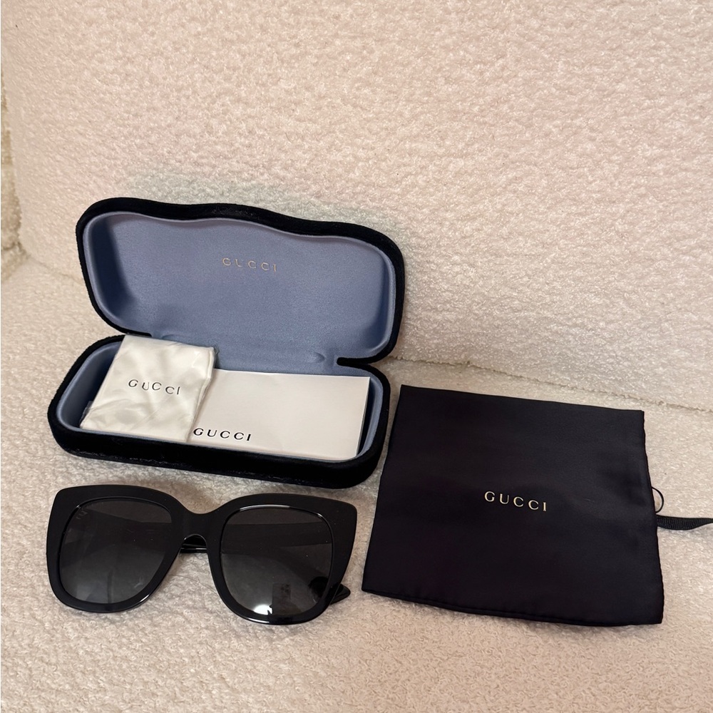 Gucci Elegant Black Women's Sunglasses